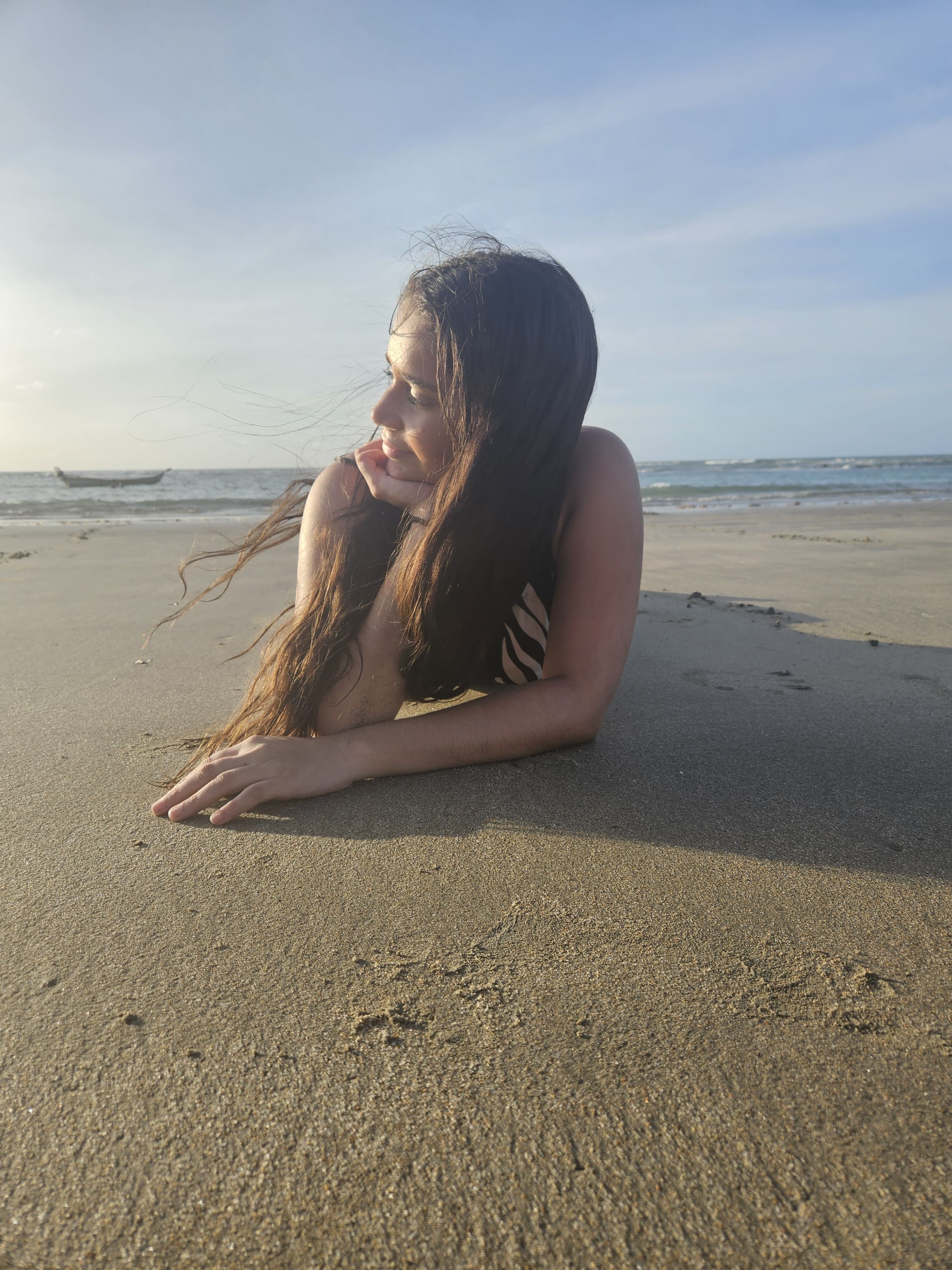 queixo apoiado na mão, luz de fim de tarde