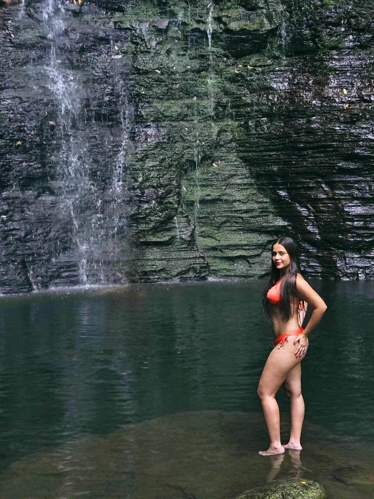 reflexo sobre a areia úmida, sol alaranjado